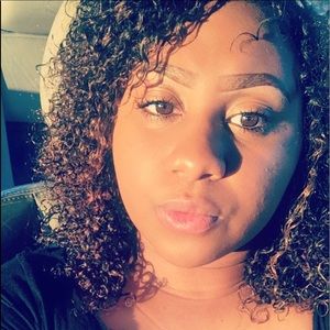 Meet your Posher, Alexus